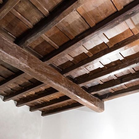 Apartment Near Trevi Fountain Рим Екстер'єр фото