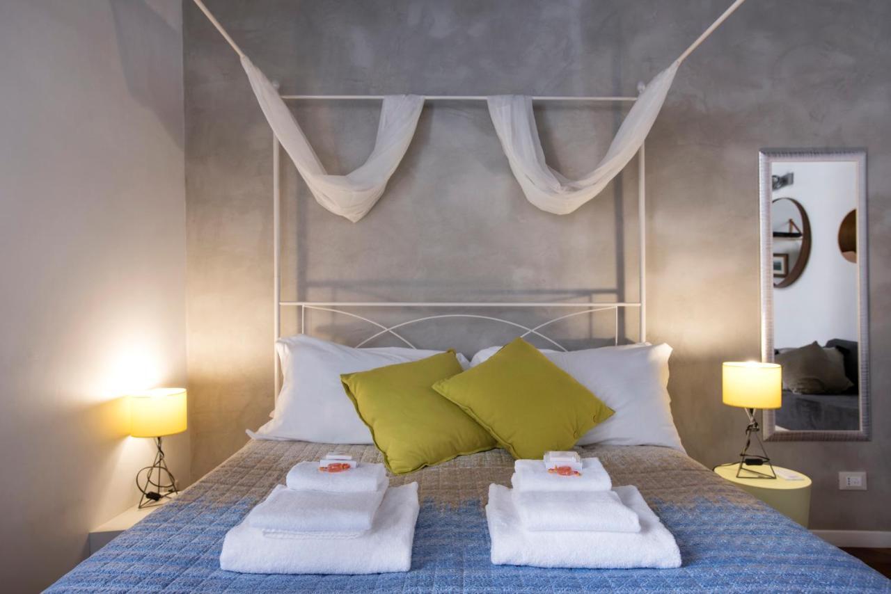 Apartment Near Trevi Fountain Рим Екстер'єр фото
