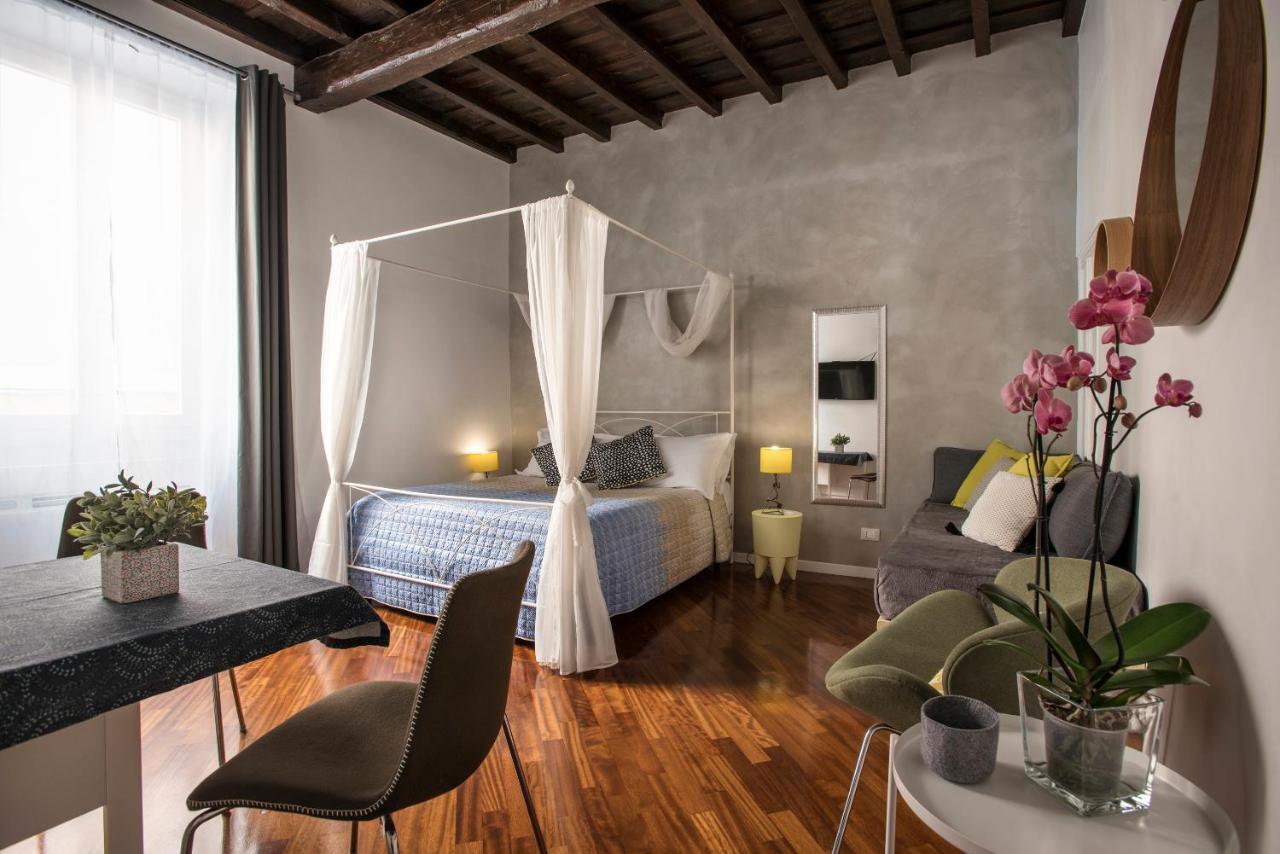 Apartment Near Trevi Fountain Рим Екстер'єр фото