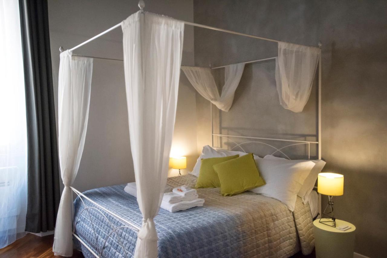 Apartment Near Trevi Fountain Рим Екстер'єр фото