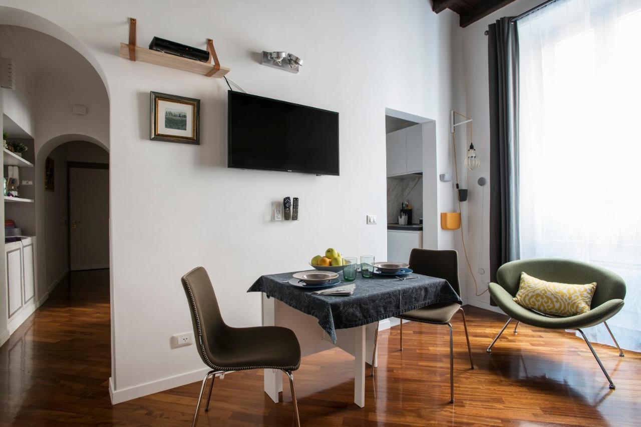 Apartment Near Trevi Fountain Рим Екстер'єр фото