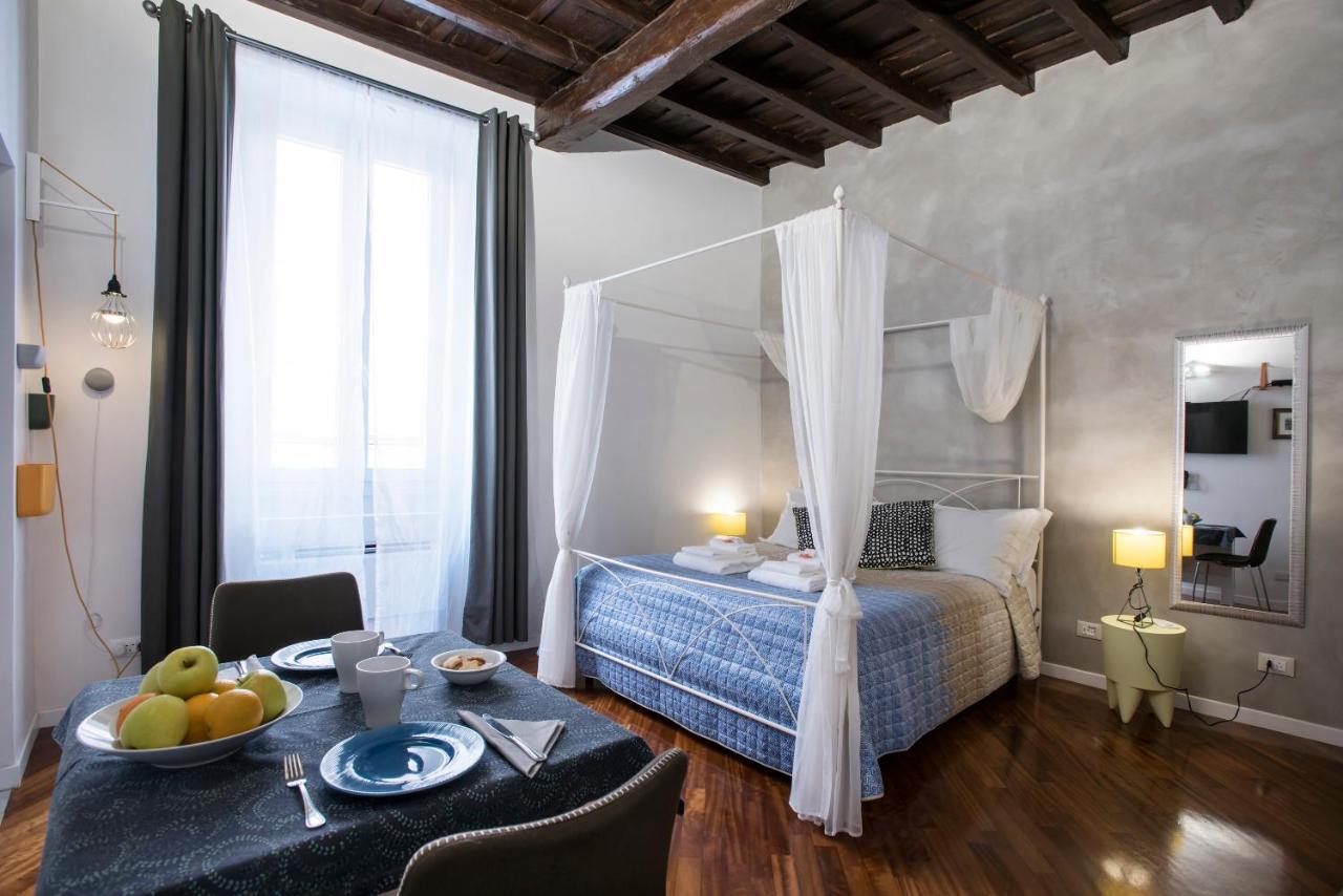 Apartment Near Trevi Fountain Рим Екстер'єр фото