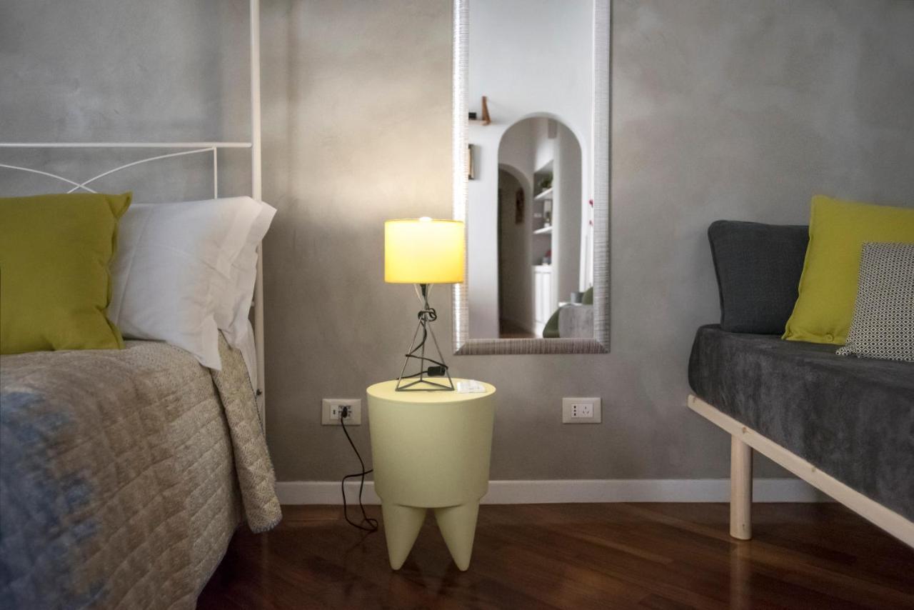 Apartment Near Trevi Fountain Рим Екстер'єр фото