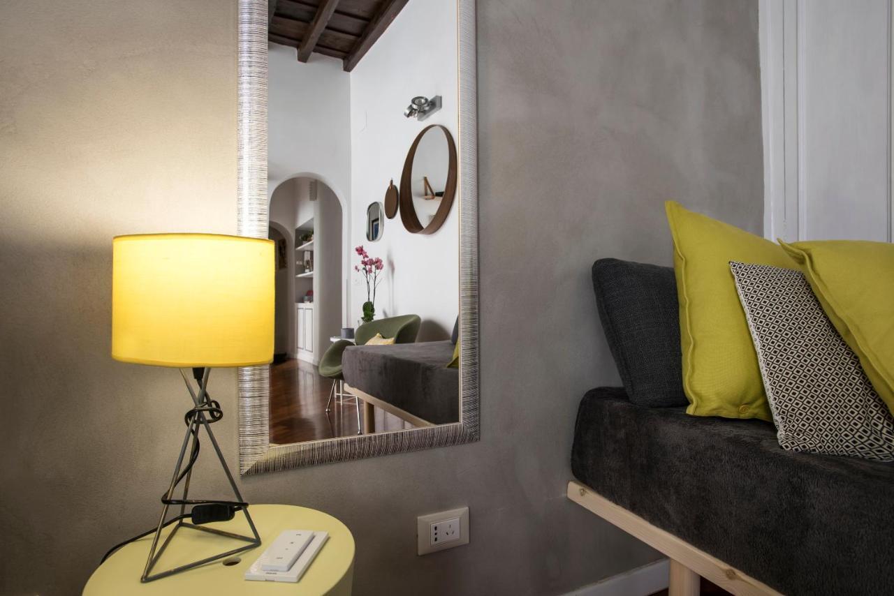 Apartment Near Trevi Fountain Рим Екстер'єр фото