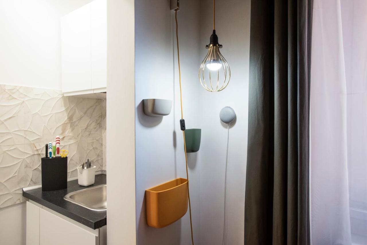 Apartment Near Trevi Fountain Рим Екстер'єр фото